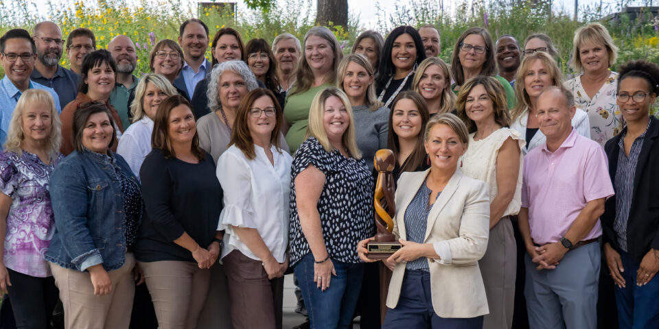 blandin-foundation-staff-and-trustees-ubuntu-award-crop2